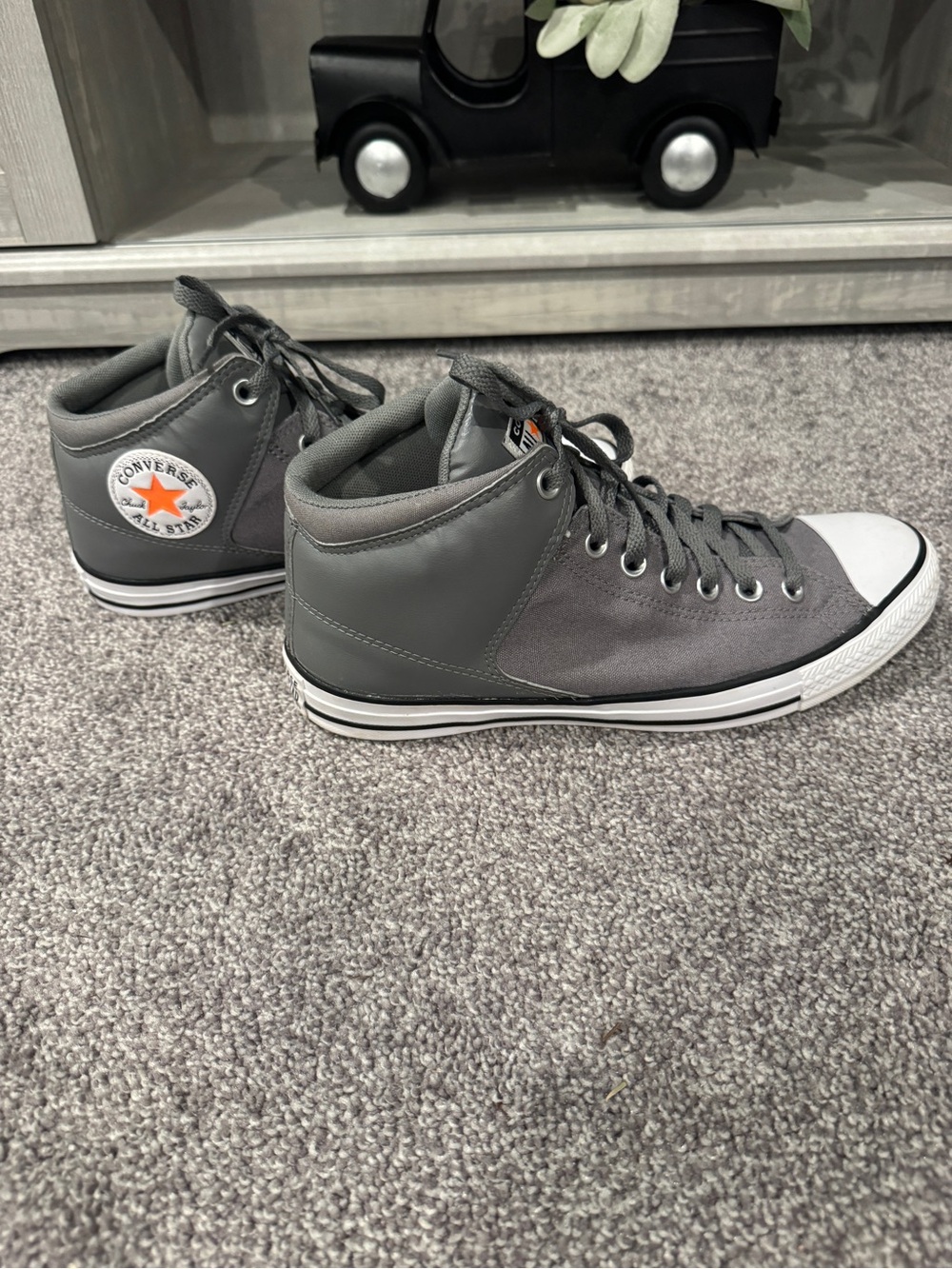 Gray Converse High Top Sneakers Size M/9 W/11